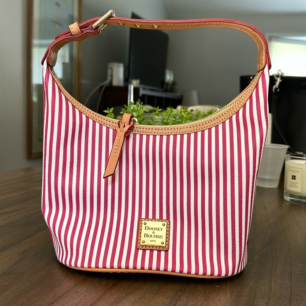 Dooney & Bourke Brand New with out Tags